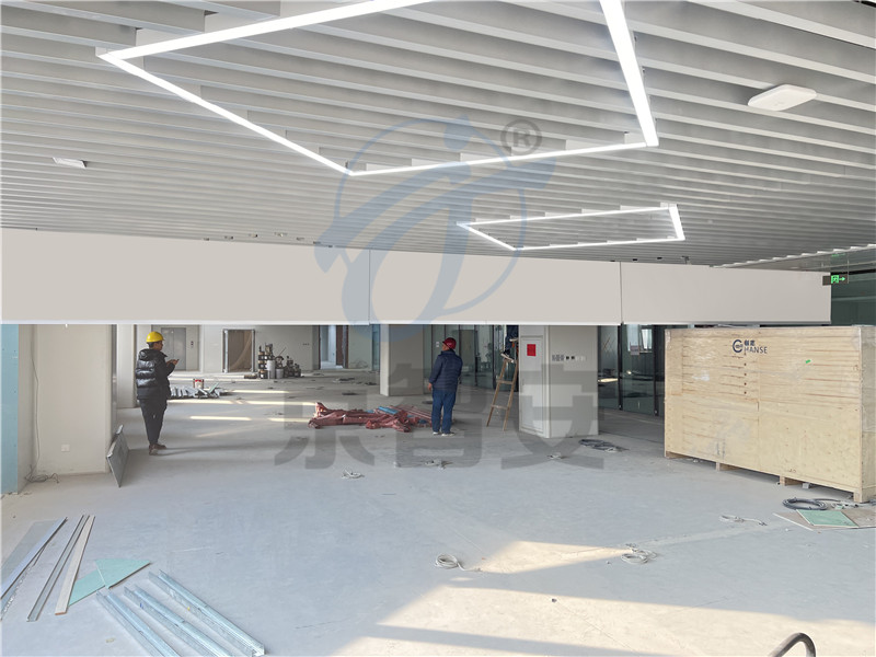 电动卷轴白色定制款挡烟垂壁